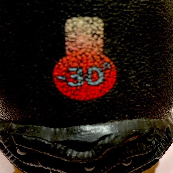 BOGS: Waterproof and weather resistant Slip-Ons; very GOOD condition..! - Picture 11 of 12